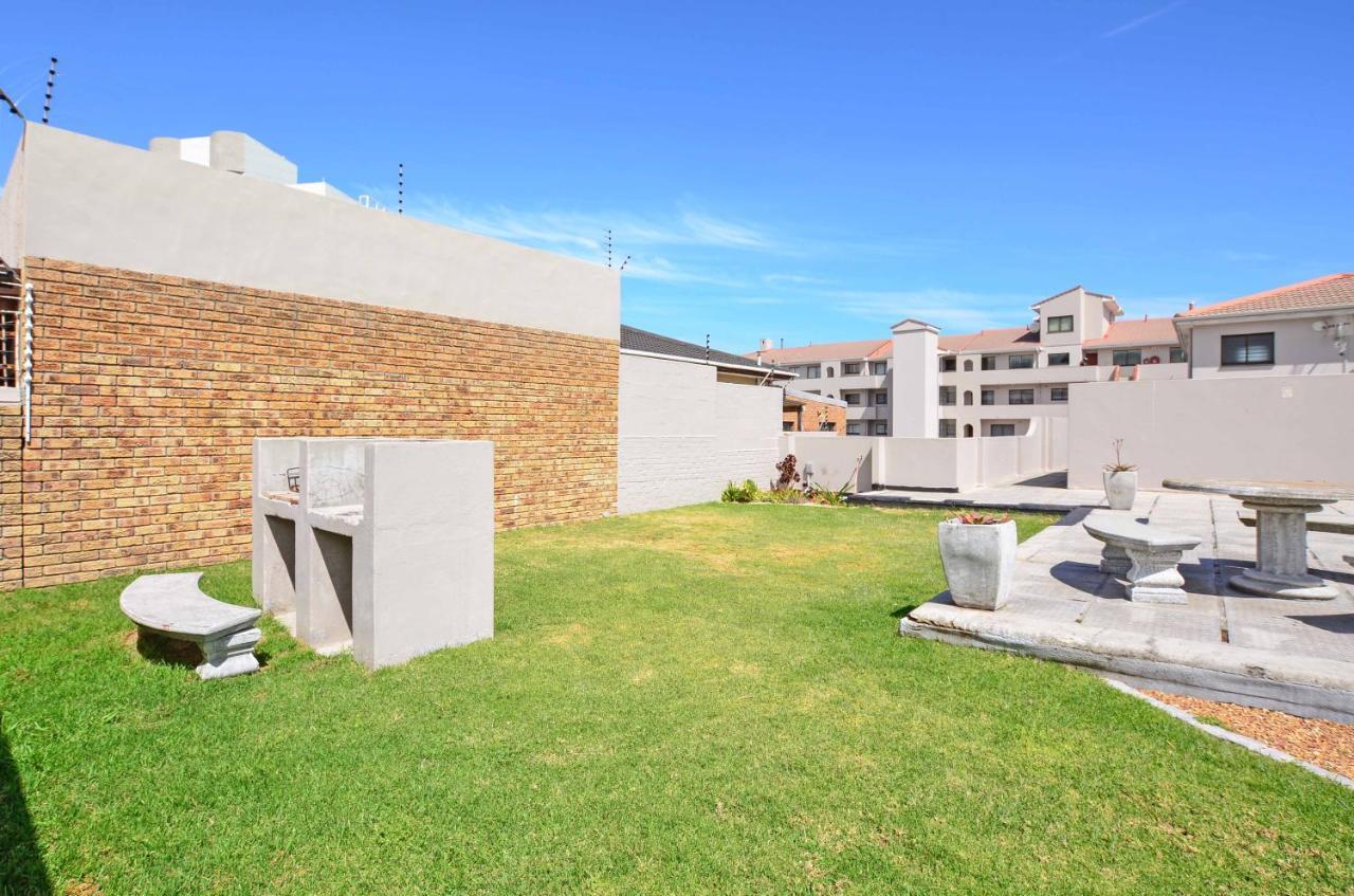 Sea Breeze Apartments Bloubergstrand Exterior photo